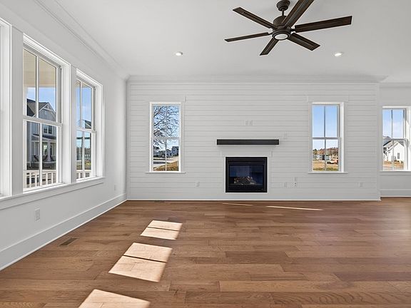 4th image of 306 Bayside Ave