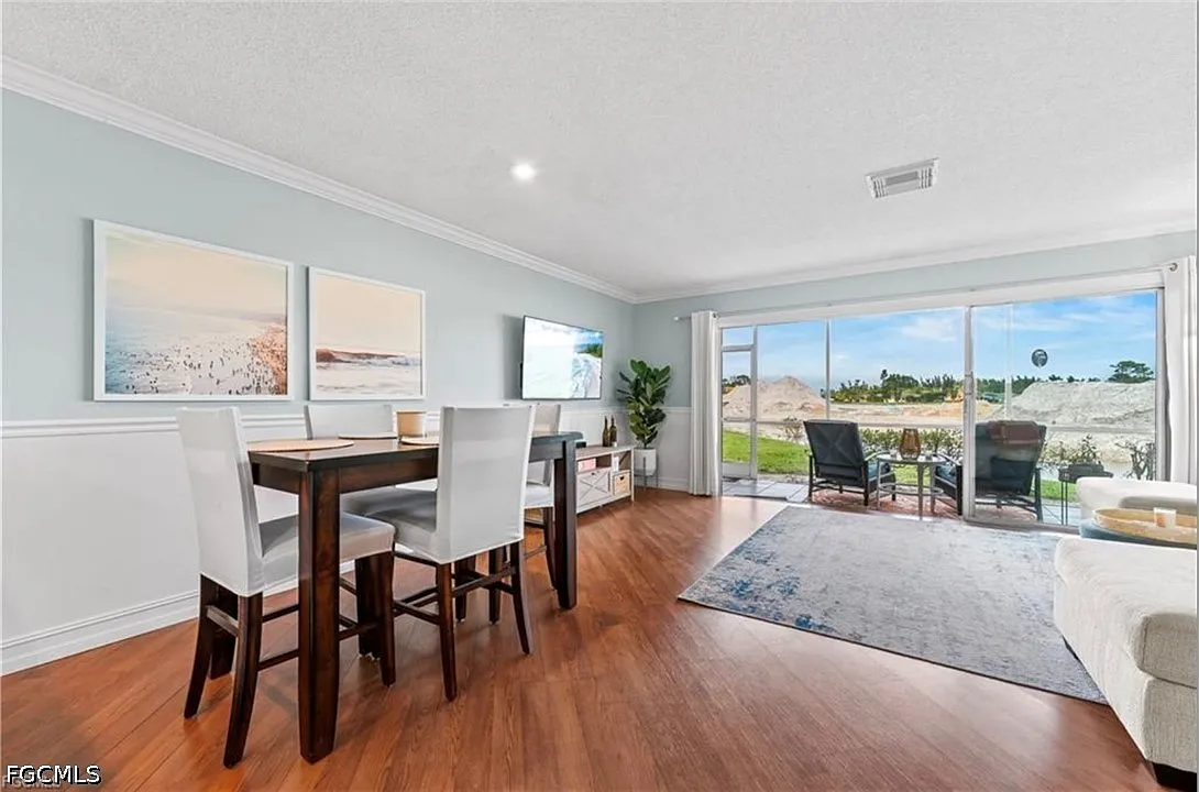 2 bed, 2.5 bath, 1119 sqft, $1,800 — Photo 4