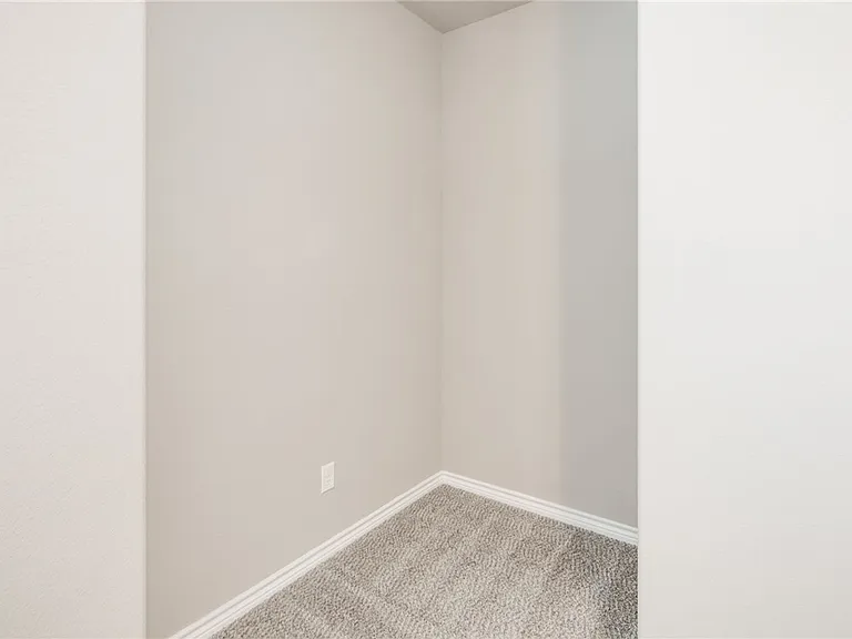3433 Summerway Dr — Photo 20