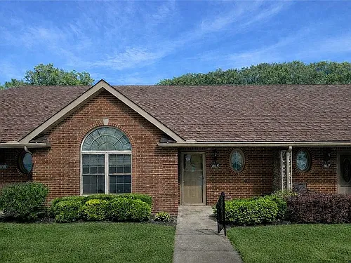 815 Village Dr Photo 1