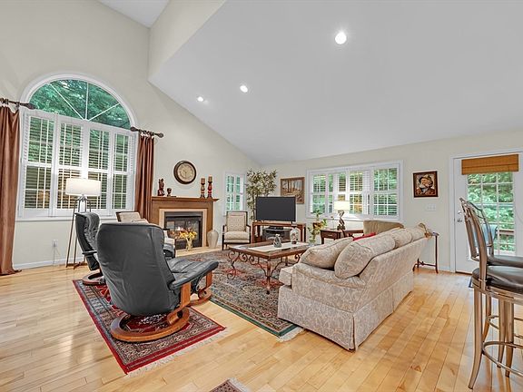 4th image of 120 Colonial Dr Unit 120