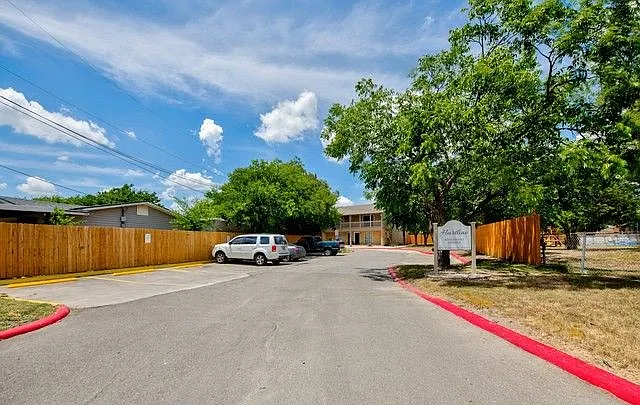 403 Hartline Dr #1