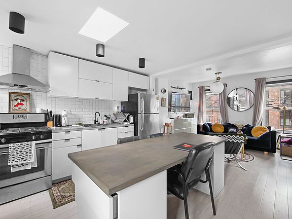 3rd image of 143 Richardson St #3