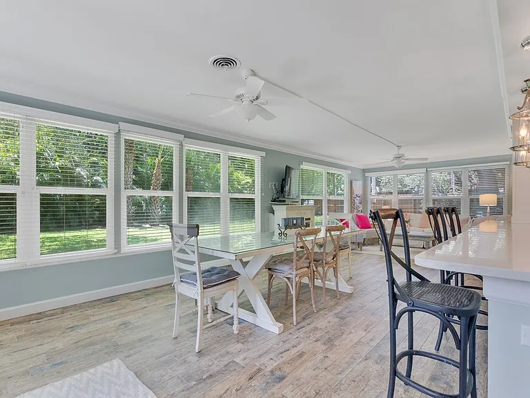 706 Iris Ln — Photo 15