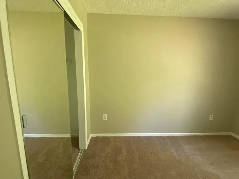 254 Hampshire Dr — Photo 8