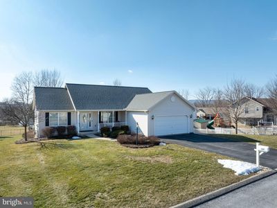 107 Arbor Bluff Dr, Pleasant Gap, PA, 16823