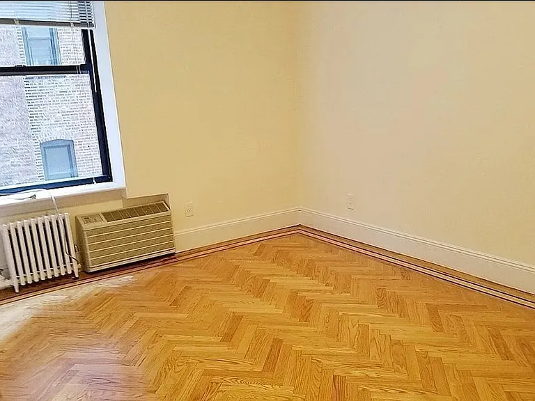 200 Riverside Dr #2C — Photo 8