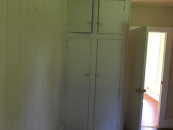 3rd image of 122 Broad St