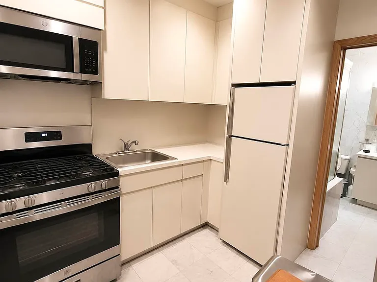 405 E 69th St #5CC — Photo 1