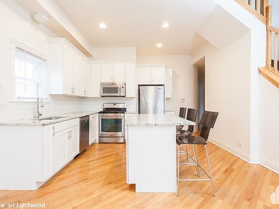4th image of 1655 W Wrightwood Ave #1417