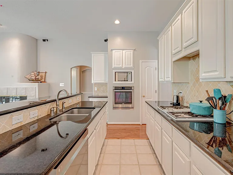 1107 Parkhaven Ln — Photo 6