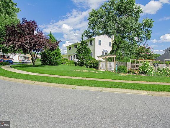 3rd image of 2716 Newell Dr