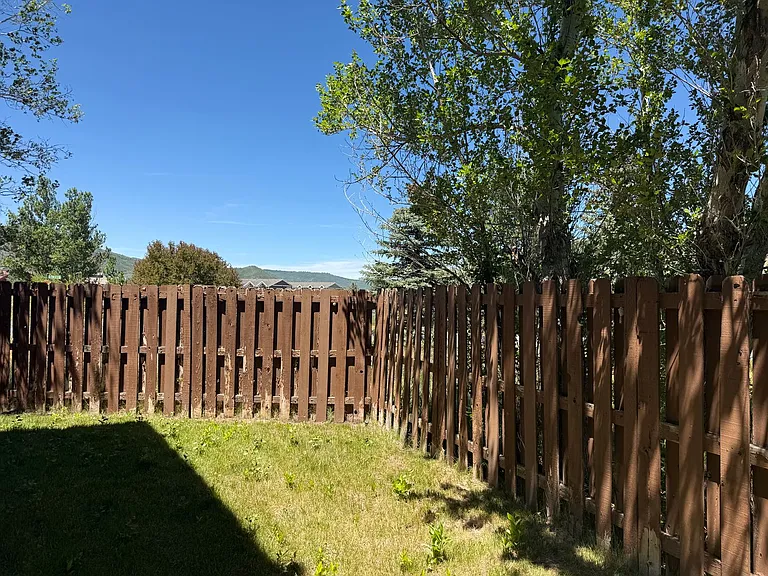 1054 Lincoln Ln — Photo 10