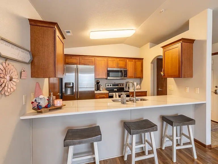 1770 E Calgary Ave — Photo 5