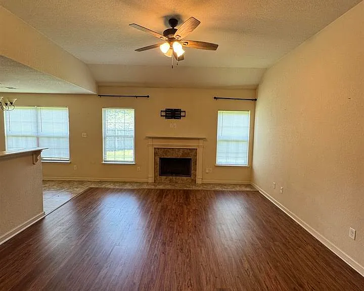 200 Durham Loop — Photo 1