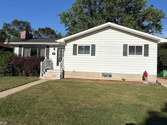 2nd image of 1101 Maple St