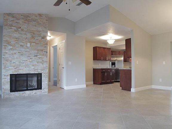 3rd image of 1258 Blythe Ave