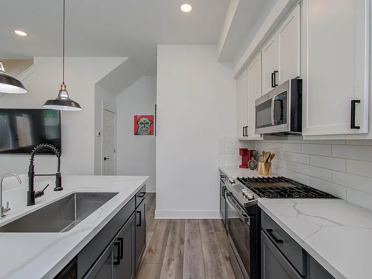 970 Highland Sound Ln — Photo 9