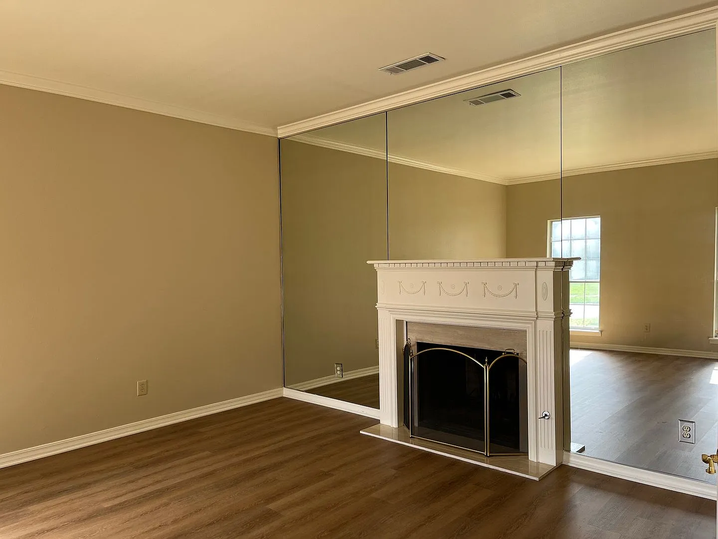 Beautiful Town South 4BR/4BA — Photo 2