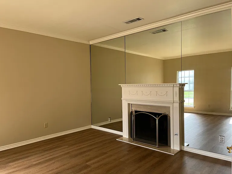 500 S Dresden Ct — Photo 2