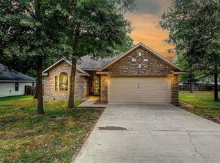 319 Shawnee Dr, Montgomery, TX 77316