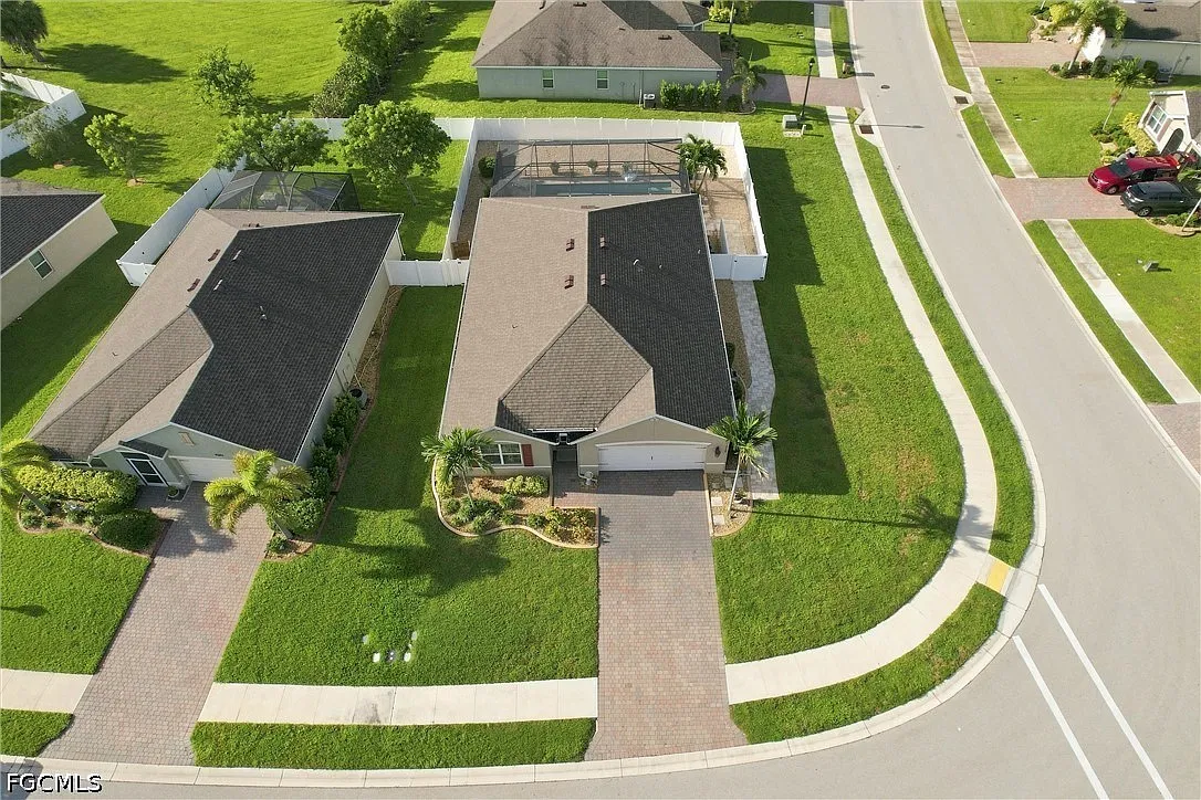4 bed, 2.0 bath, 1828 sqft, $2,800 — Photo 3