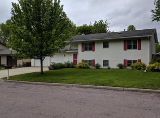 1747 Riggs Rd, Saint Peter, MN 56082