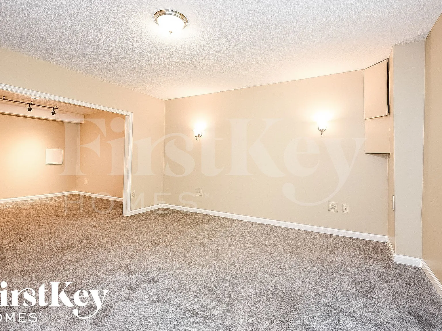 3 bed, 2.0 bath, 2450 sqft, $2,115 — Photo 3