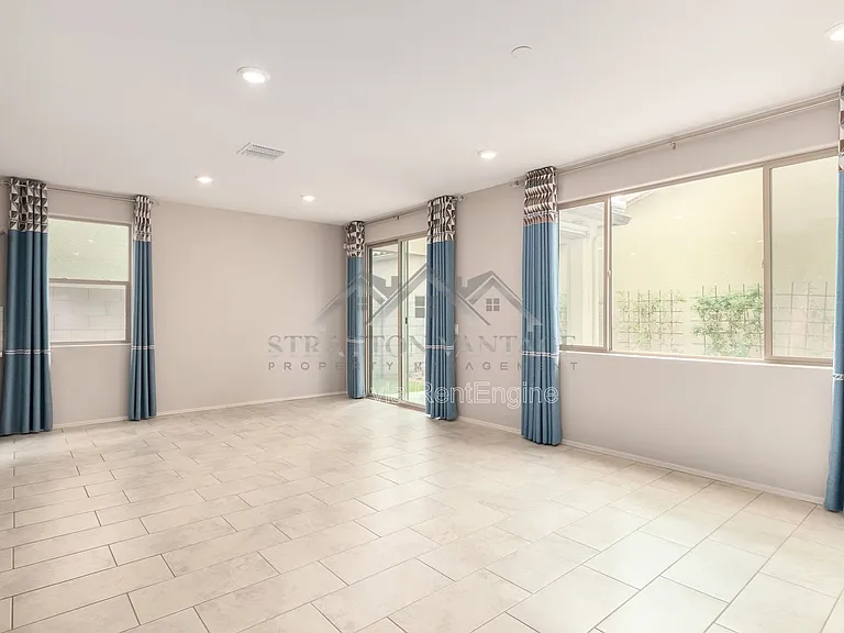 55 E Constitution Dr — Photo 3