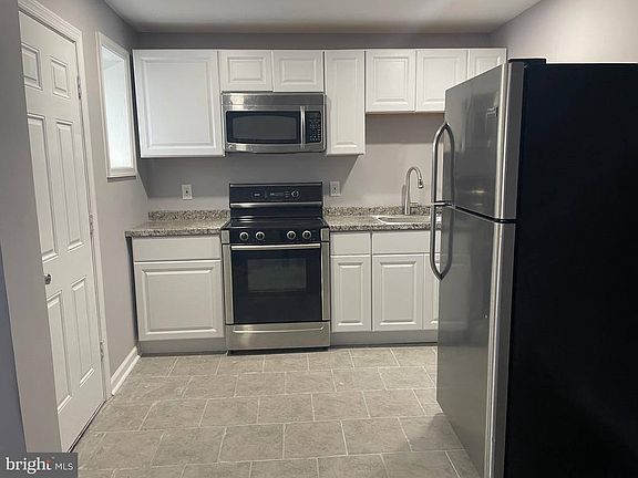 4th image of 413 Ivy St
