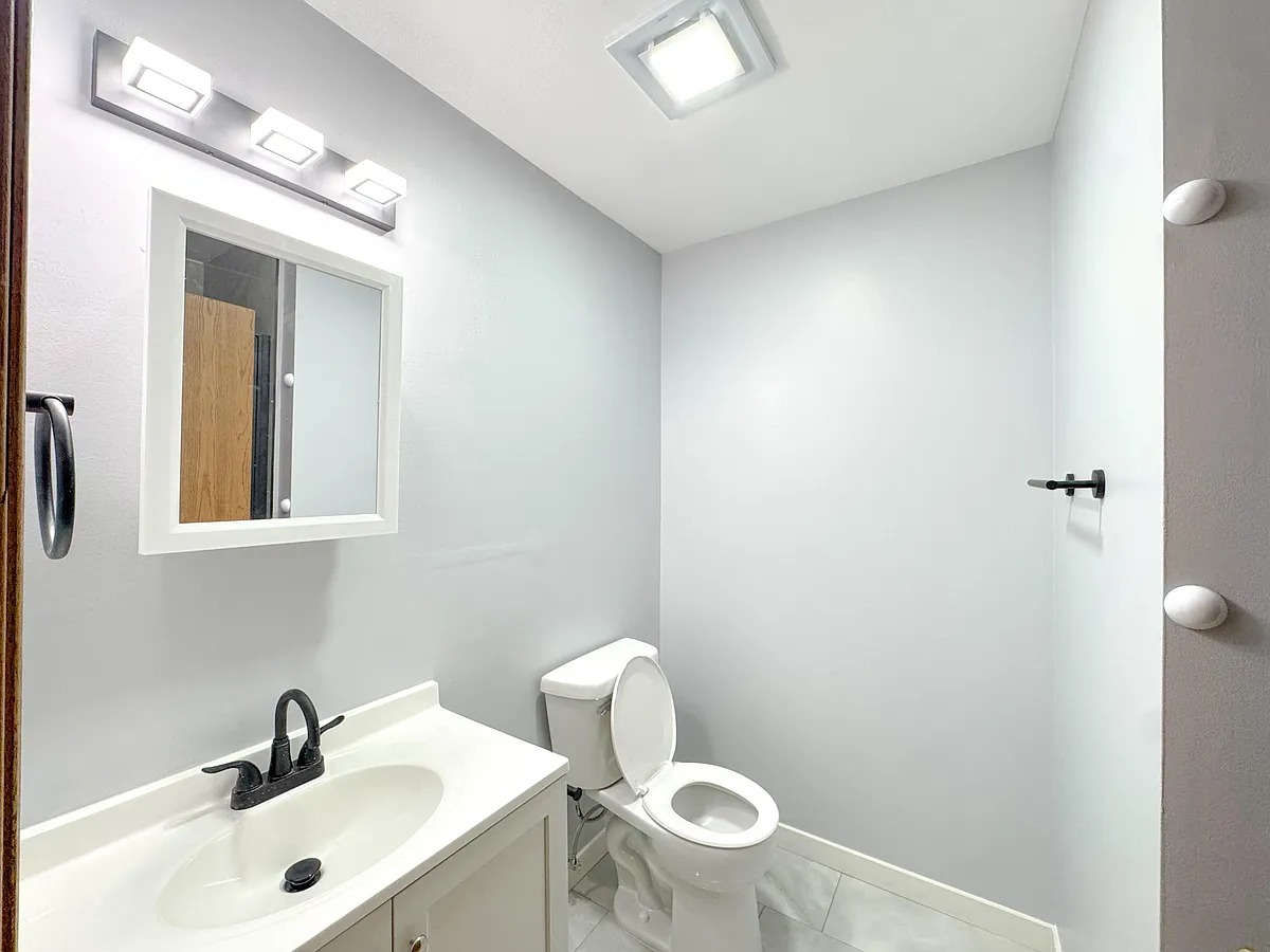 Building Photo - 154 S Waters Edge Dr #B