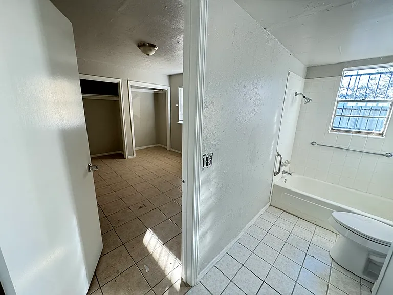 218 SE 44th St #103 — Photo 8