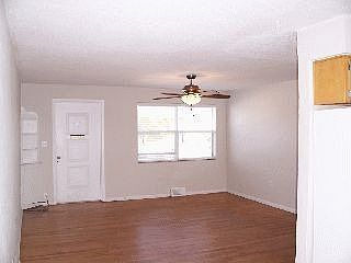 4th image of 305 Due East St
