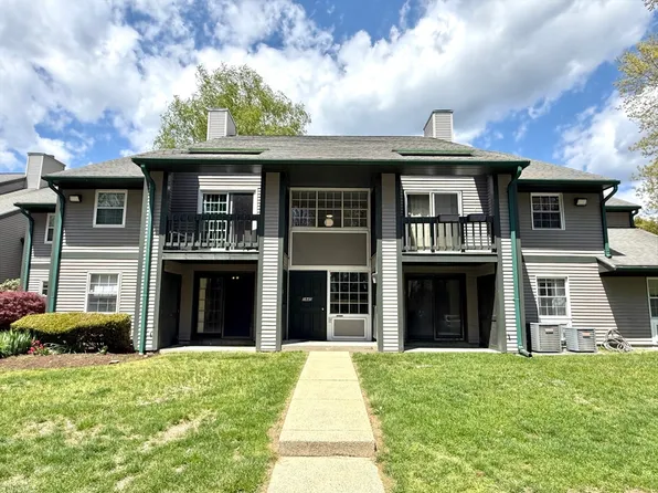 1940 Phillips Rd APT 15, New Bedford, MA 02745
