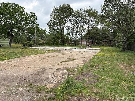 2nd image of 708 Calumet Rd