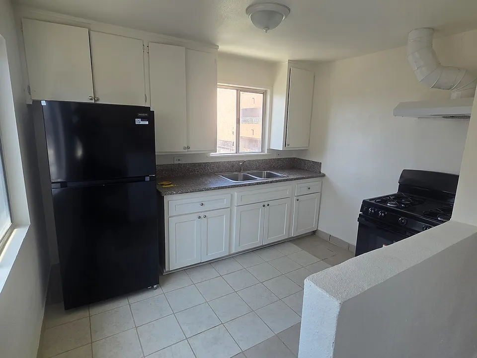 9553 Compton Ave #3