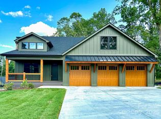 341 Mavrick Dr, Mills River, NC 28759