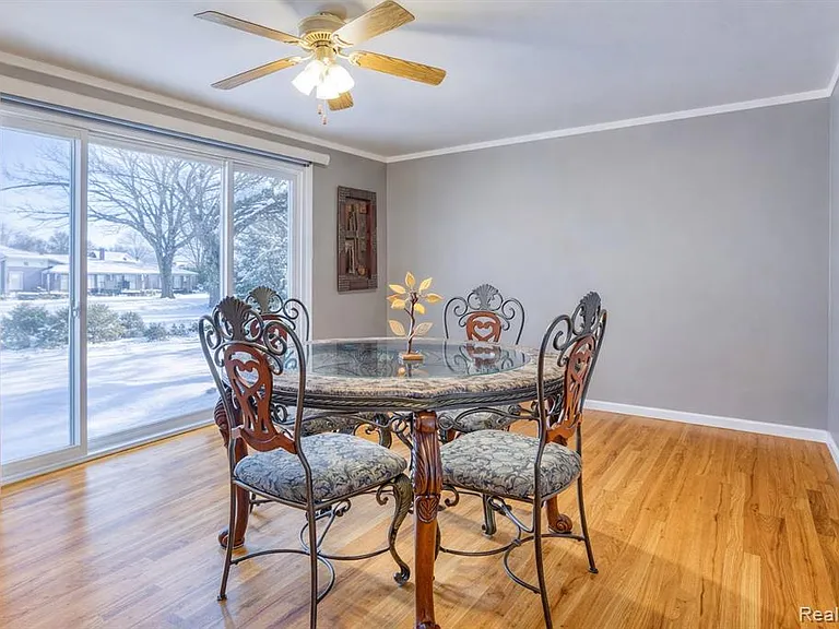 30650 Glenwood Cir — Photo 16
