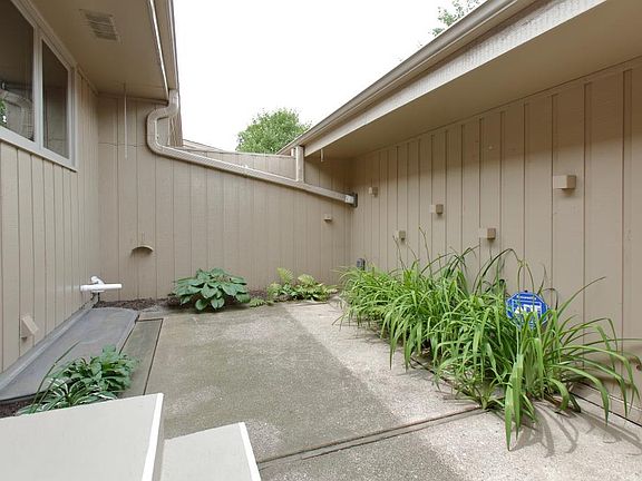 3rd image of 2750 Dale St N APT 47
