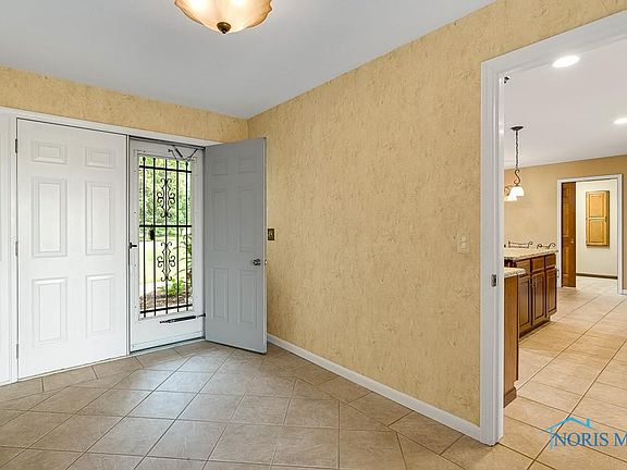 3rd image of 6239 Fallen Timbers Ln