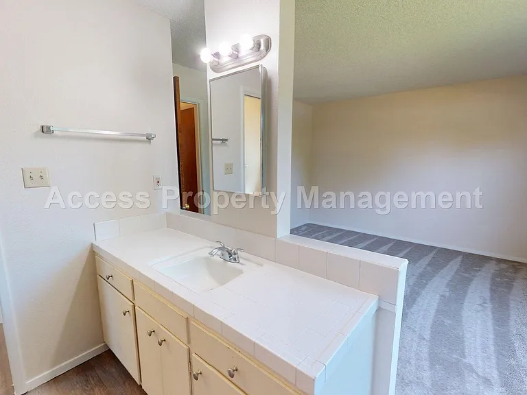 1441 Montclair Dr — Photo 30