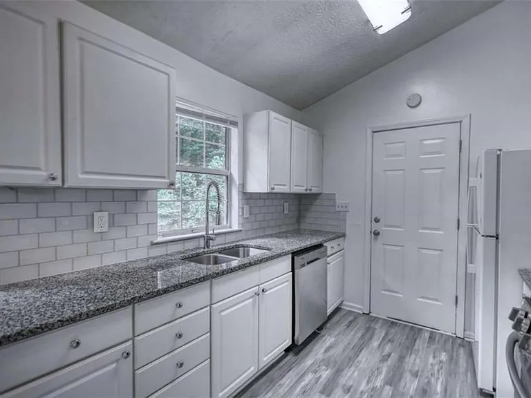 2119 Briar Glen Ln SW — Photo 14