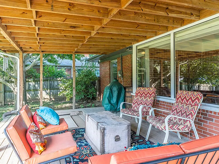 520 Albany Rd — Photo 24