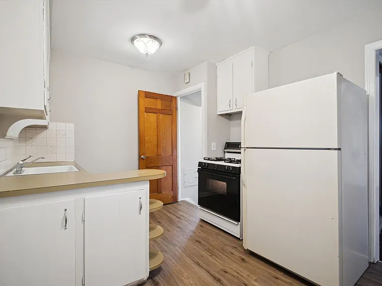 14416 Krems Ave — Photo 4