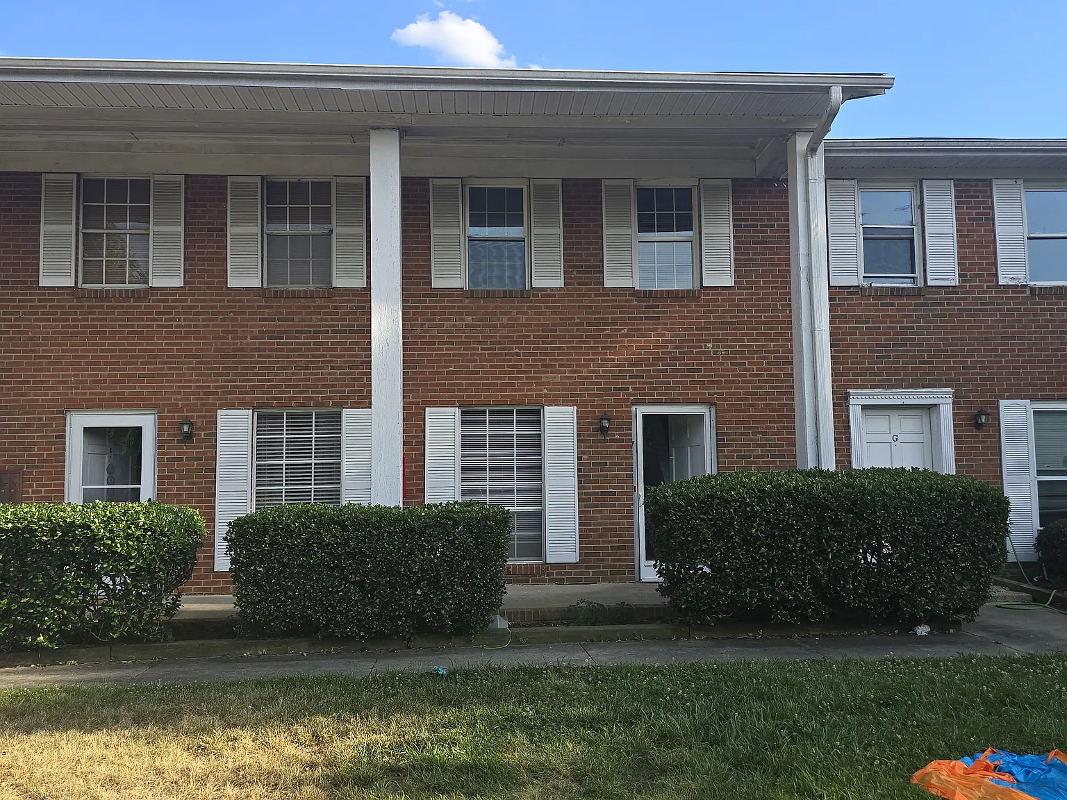 2 bed, 1.5 bath, 1000 sqft, $1,250 — Photo 3