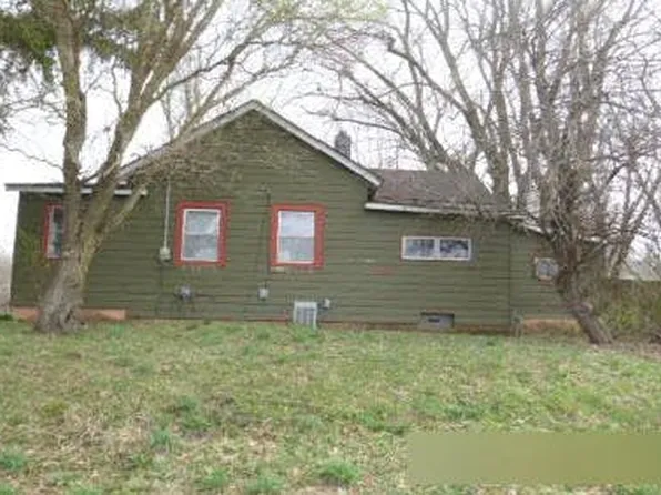 101 W Locust St, San Jose, IL 62682