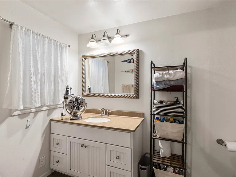 3508 W Biddison St — Photo 24