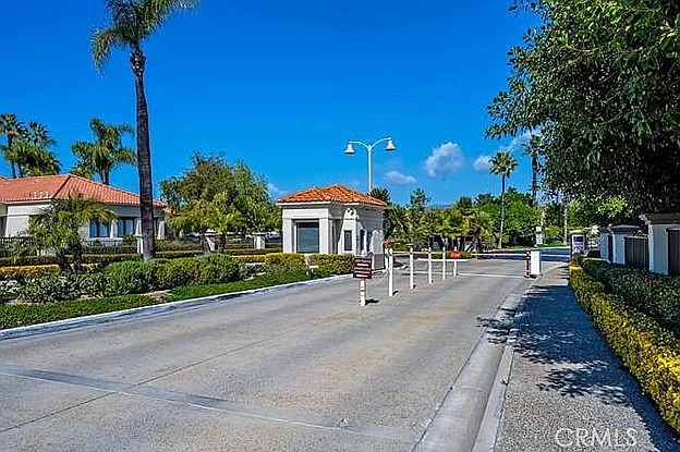 21610 Paseo Venezia — Photo 34
