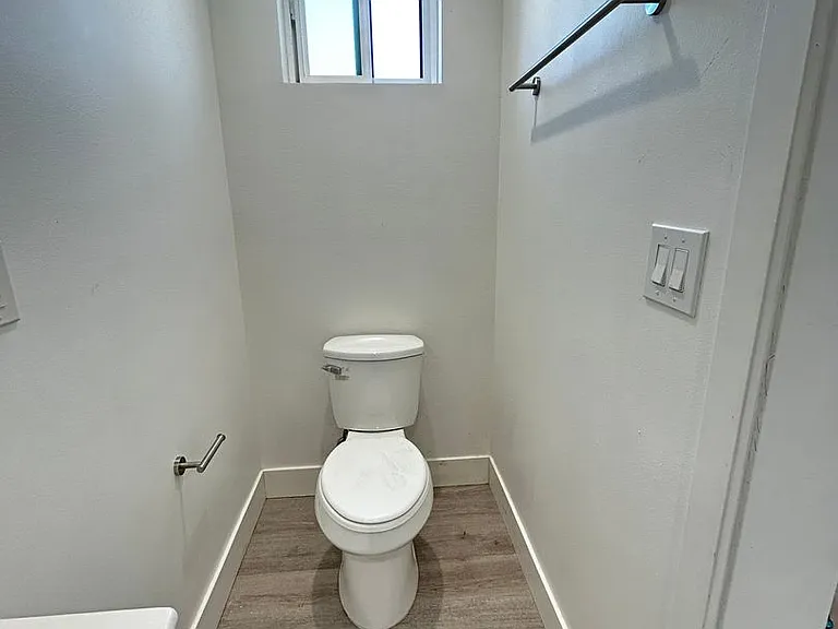 1571 1/2 W 37th Pl — Photo 11