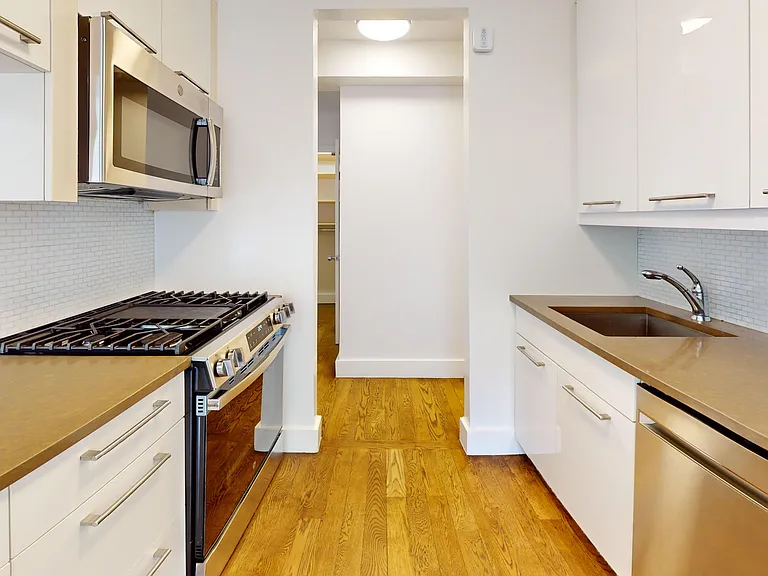 220 E 63rd St #2A — Photo 5